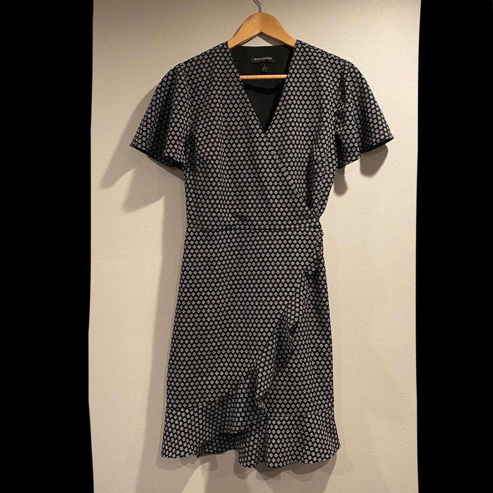 Banana Republic, size 4, wrap dress. Black with white pattern